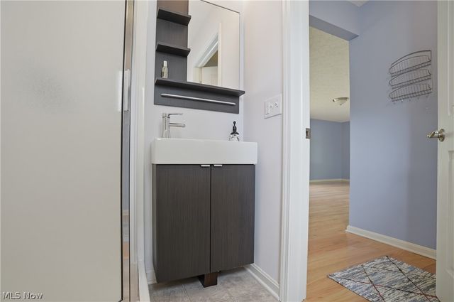 182 Elizabeth Pky, Akron, OH 44304