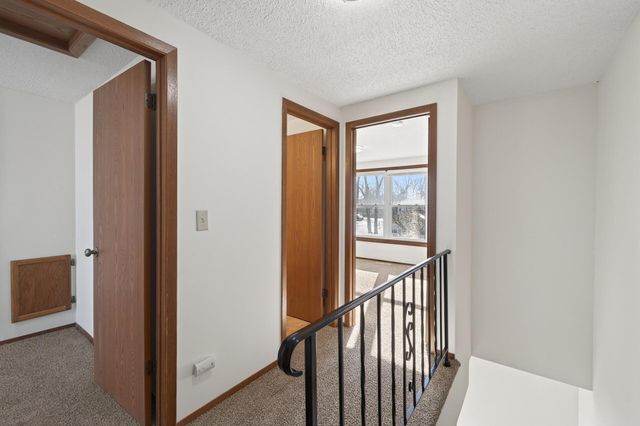 1496 Granada Avenue N, Oakdale, MN 55128