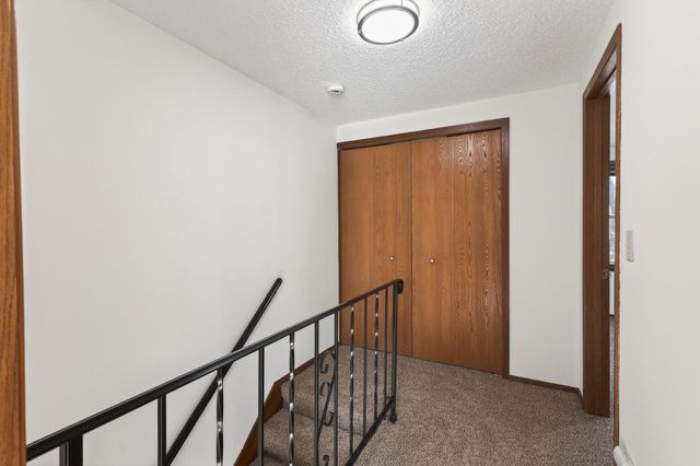 1496 Granada Avenue N, Oakdale, MN 55128