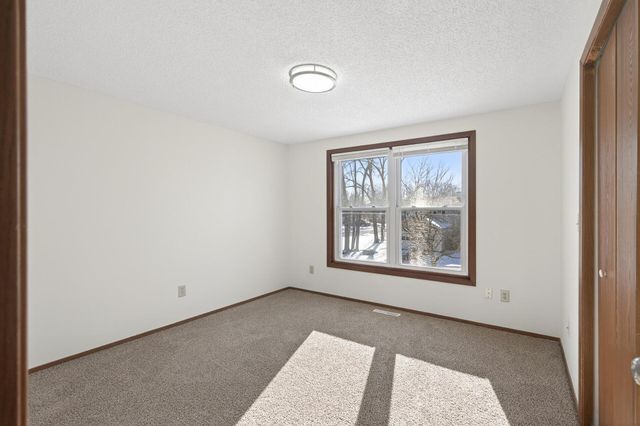 1496 Granada Avenue N, Oakdale, MN 55128