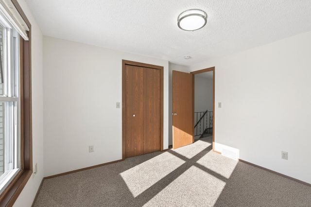 1496 Granada Avenue N, Oakdale, MN 55128