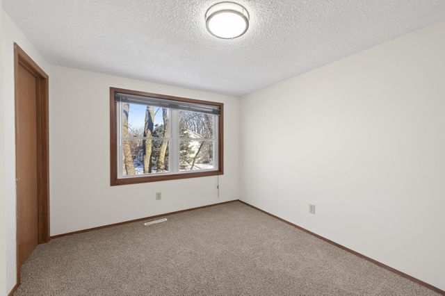 1496 Granada Avenue N, Oakdale, MN 55128