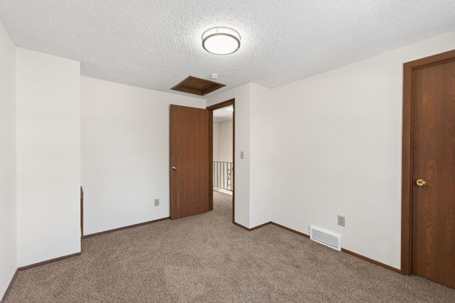 1496 Granada Avenue N, Oakdale, MN 55128