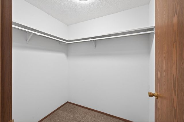 1496 Granada Avenue N, Oakdale, MN 55128