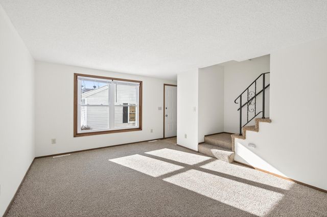 1496 Granada Avenue N, Oakdale, MN 55128