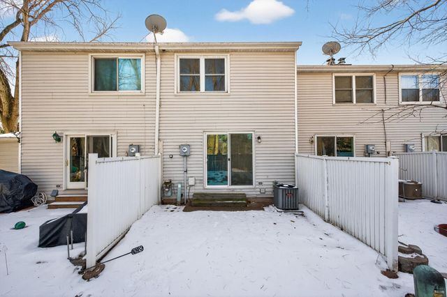 1496 Granada Avenue N, Oakdale, MN 55128