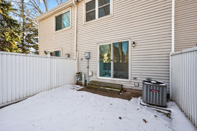 1496 Granada Avenue N, Oakdale, MN 55128