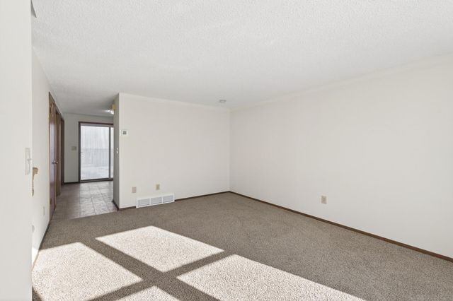 1496 Granada Avenue N, Oakdale, MN 55128