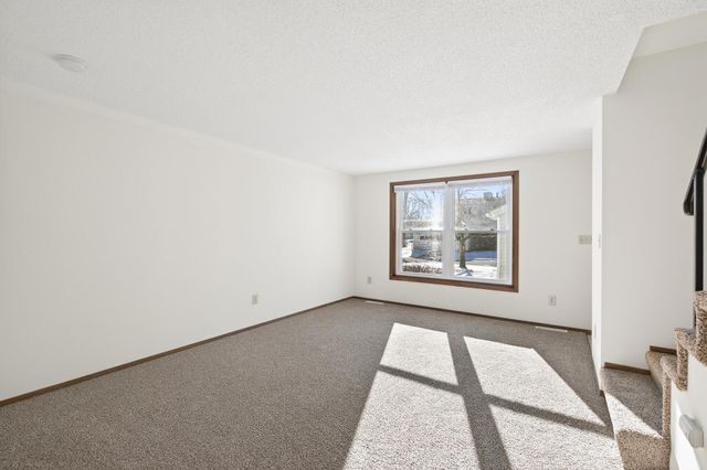 1496 Granada Avenue N, Oakdale, MN 55128