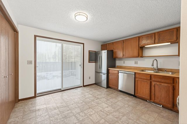 1496 Granada Avenue N, Oakdale, MN 55128