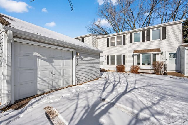 1496 Granada Avenue N, Oakdale, MN 55128