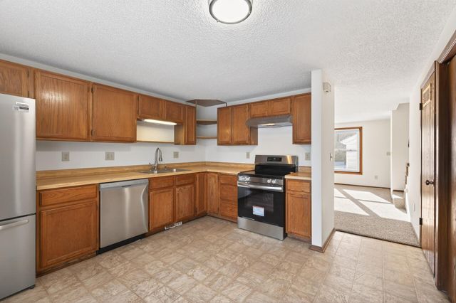 1496 Granada Avenue N, Oakdale, MN 55128