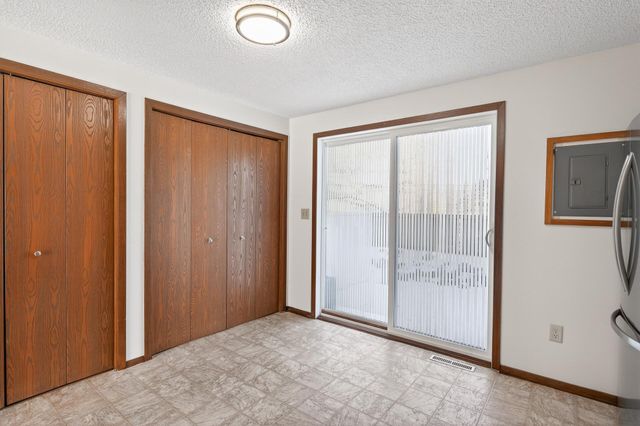 1496 Granada Avenue N, Oakdale, MN 55128