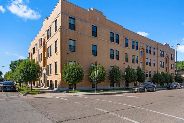 325 E 44th Street 1E, Chicago, IL 60653