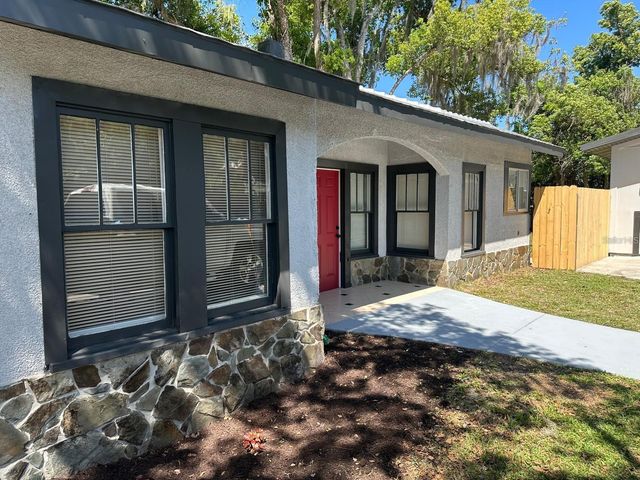 221 N JULIA AVENUE, Deland, FL 32720