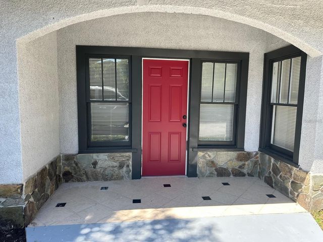 221 N JULIA AVENUE, Deland, FL 32720