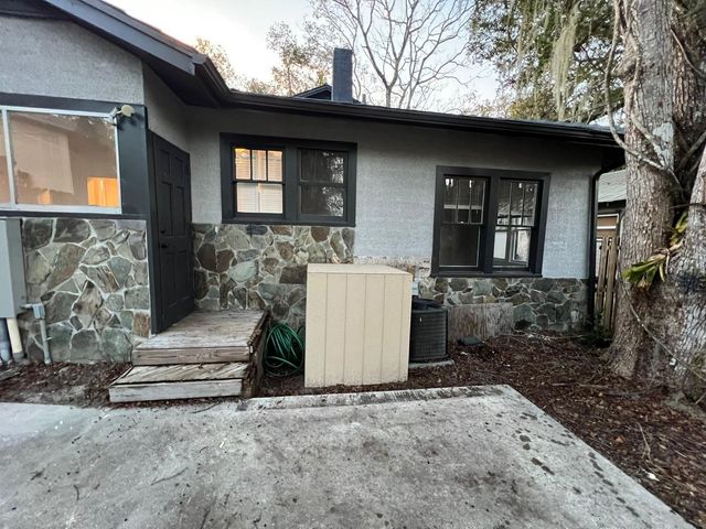 221 N JULIA AVENUE, Deland, FL 32720