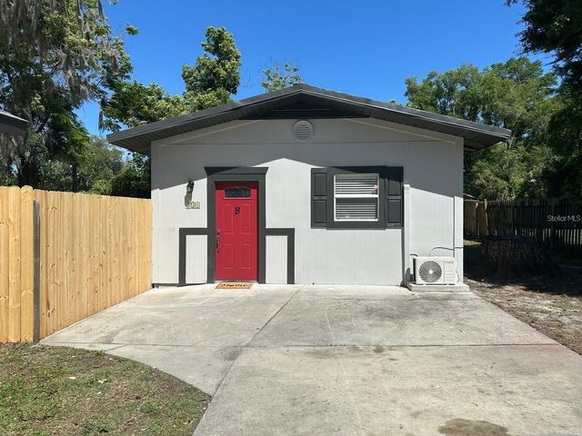 221 N JULIA AVENUE, Deland, FL 32720