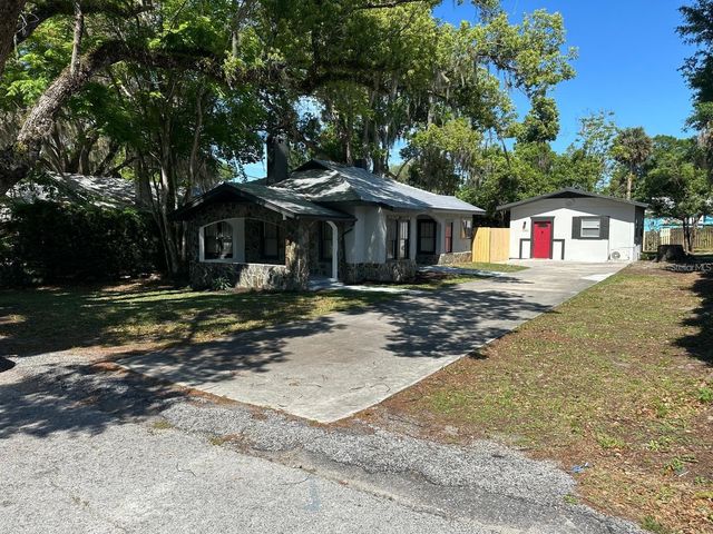 221 N JULIA AVENUE, Deland, FL 32720