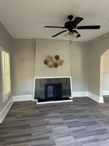 221 N JULIA AVENUE, Deland, FL 32720