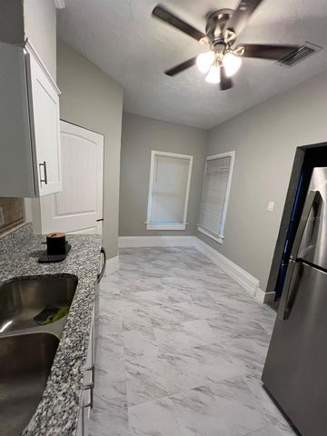 221 N JULIA AVENUE, Deland, FL 32720