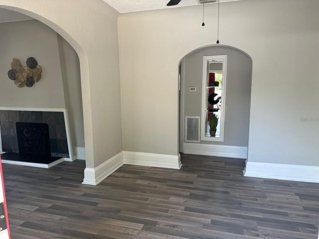 221 N JULIA AVENUE, Deland, FL 32720