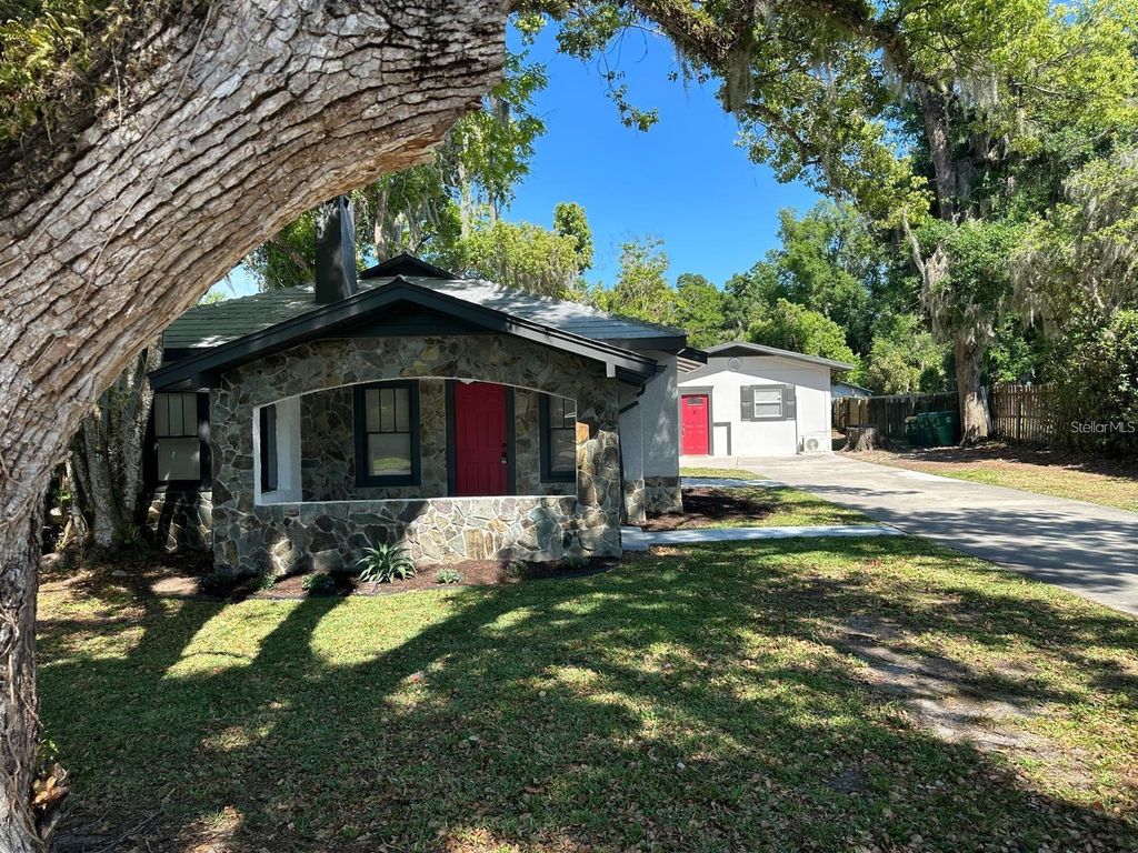 221 N JULIA AVENUE, Deland, FL 32720
