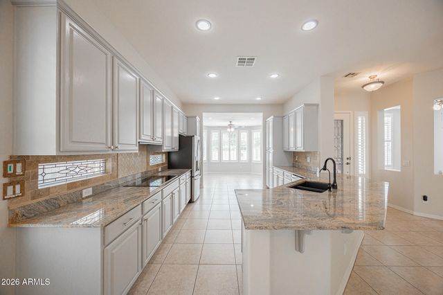 4652 E DONATO Drive, Gilbert, AZ 85298