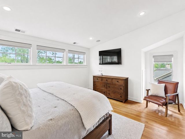 5213 CATHEDRAL AVE NW, Washington, DC 20016