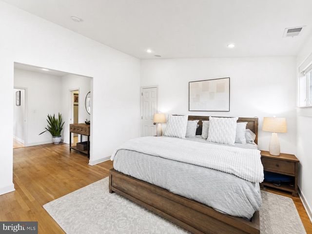 5213 CATHEDRAL AVE NW, Washington, DC 20016