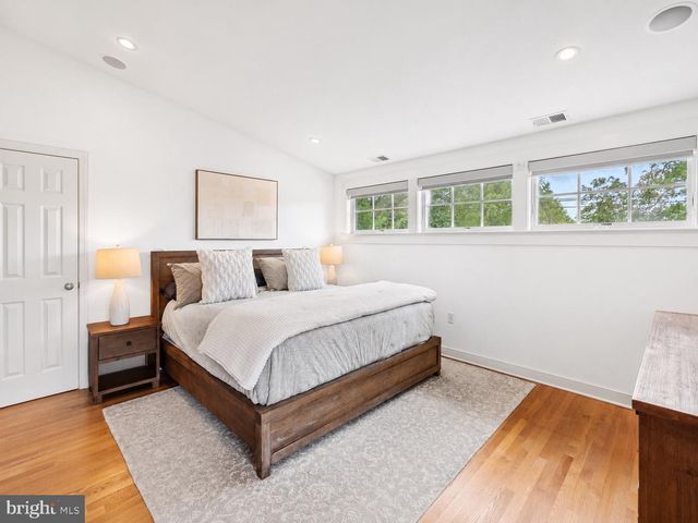5213 CATHEDRAL AVE NW, Washington, DC 20016