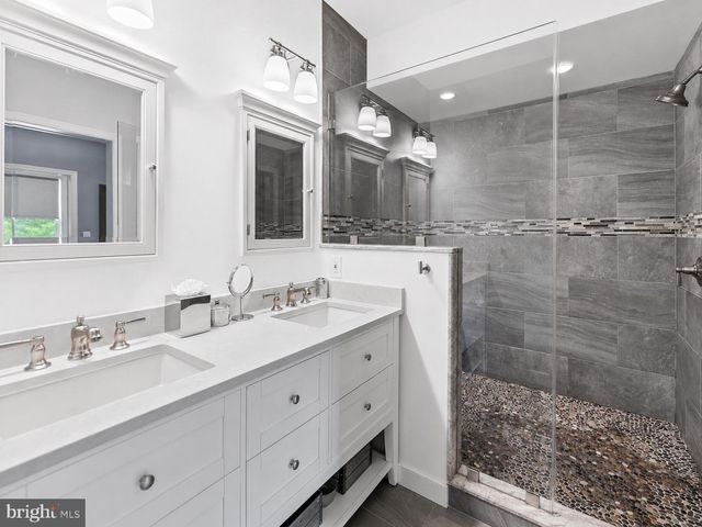 5213 CATHEDRAL AVE NW, Washington, DC 20016