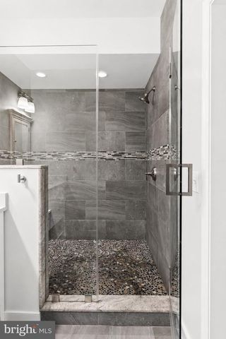 5213 CATHEDRAL AVE NW, Washington, DC 20016