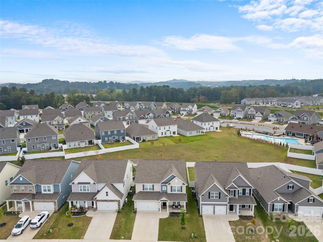 108 Thornberry Road, Hendersonville, NC 28792