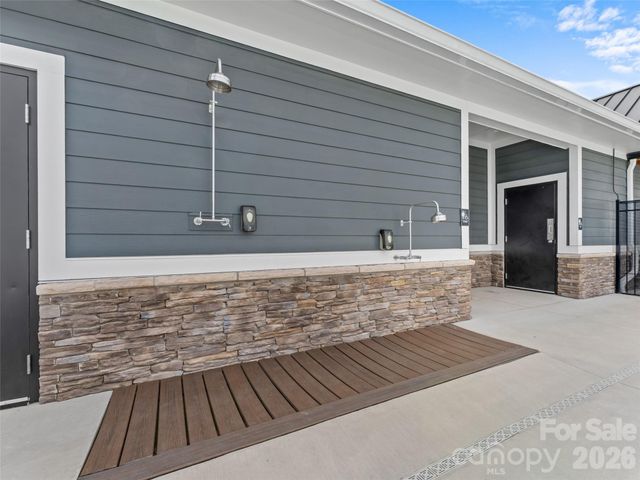 108 Thornberry Road, Hendersonville, NC 28792