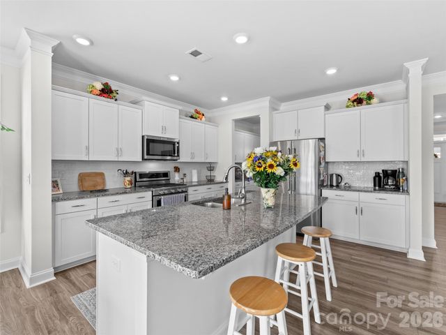 108 Thornberry Road, Hendersonville, NC 28792