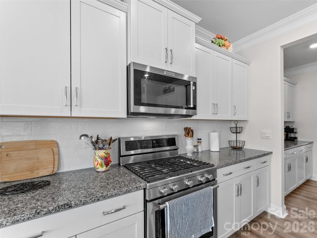 108 Thornberry Road, Hendersonville, NC 28792