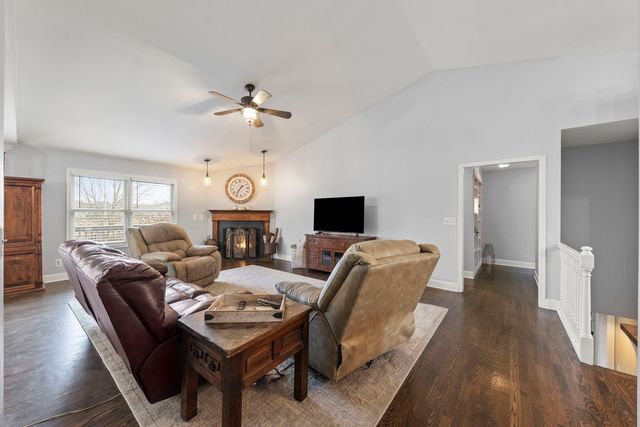 1120 Oxford Circle, Sycamore, IL 60178