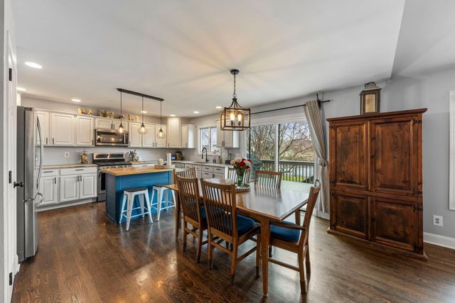 1120 Oxford Circle, Sycamore, IL 60178