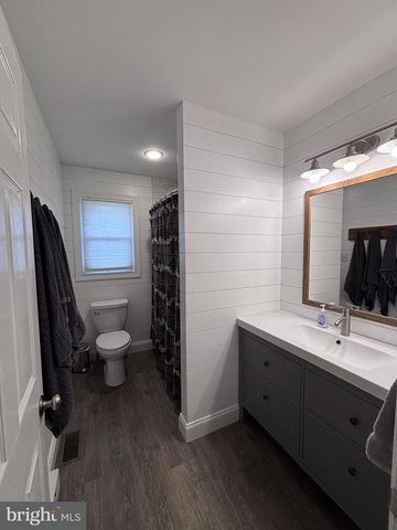 1119 E MEADOW RD, Manheim, PA 17545