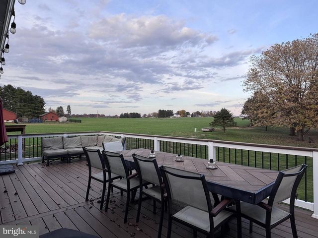 1119 E MEADOW RD, Manheim, PA 17545