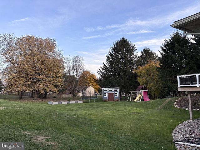 1119 E MEADOW RD, Manheim, PA 17545