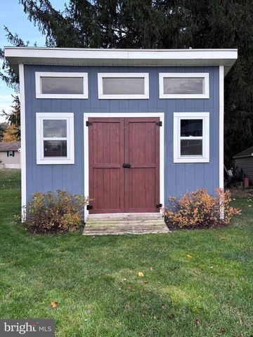 1119 E MEADOW RD, Manheim, PA 17545