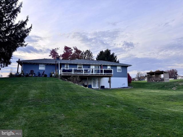 1119 E MEADOW RD, Manheim, PA 17545