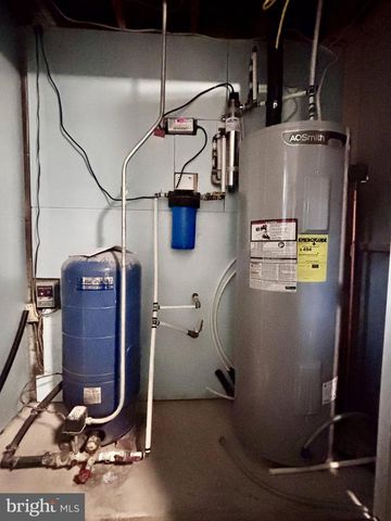 1119 E MEADOW RD, Manheim, PA 17545