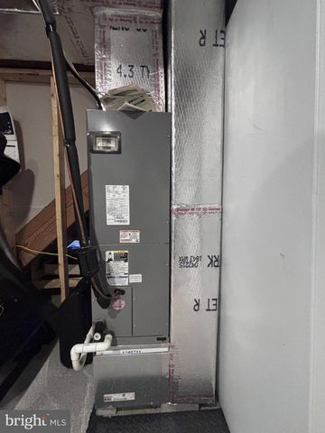 1119 E MEADOW RD, Manheim, PA 17545