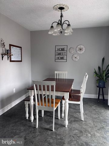 1119 E MEADOW RD, Manheim, PA 17545