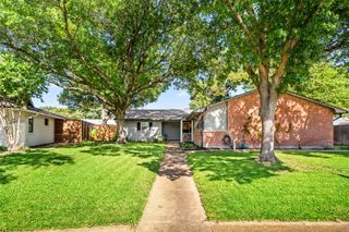 1720 Mapleton Drive, Dallas, TX 75228