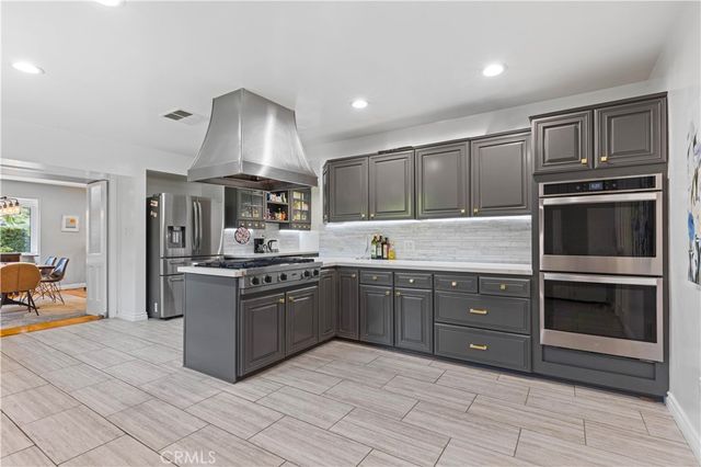 13405 Tiara Street, Valley Glen, CA 91401