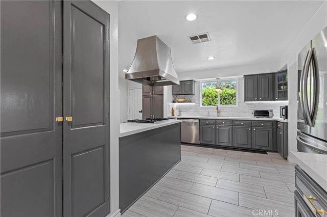 13405 Tiara Street, Valley Glen, CA 91401